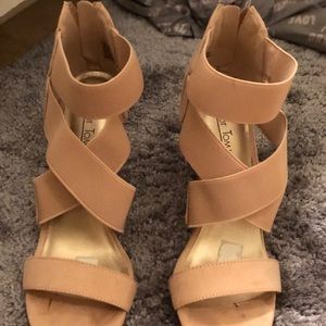 Brand new Hot tomato brand heels